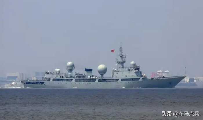 南海激烈对峙！中国一军舰追着美航母跑，海上街溜子果然名不虚传