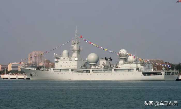 南海激烈对峙！中国一军舰追着美航母跑，海上街溜子果然名不虚传